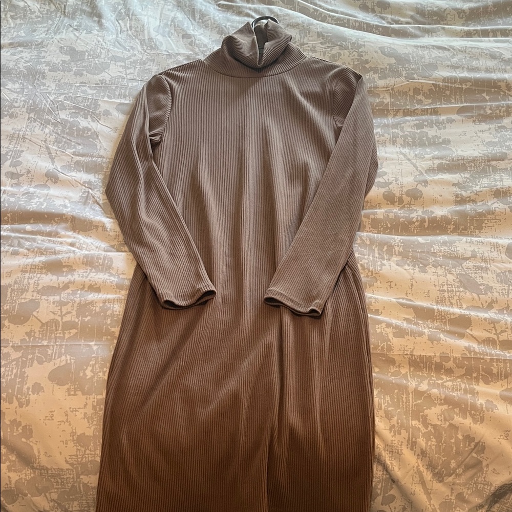 Old Navy Ribbed Maternity Long Sleeve Dress in Taupe Medium